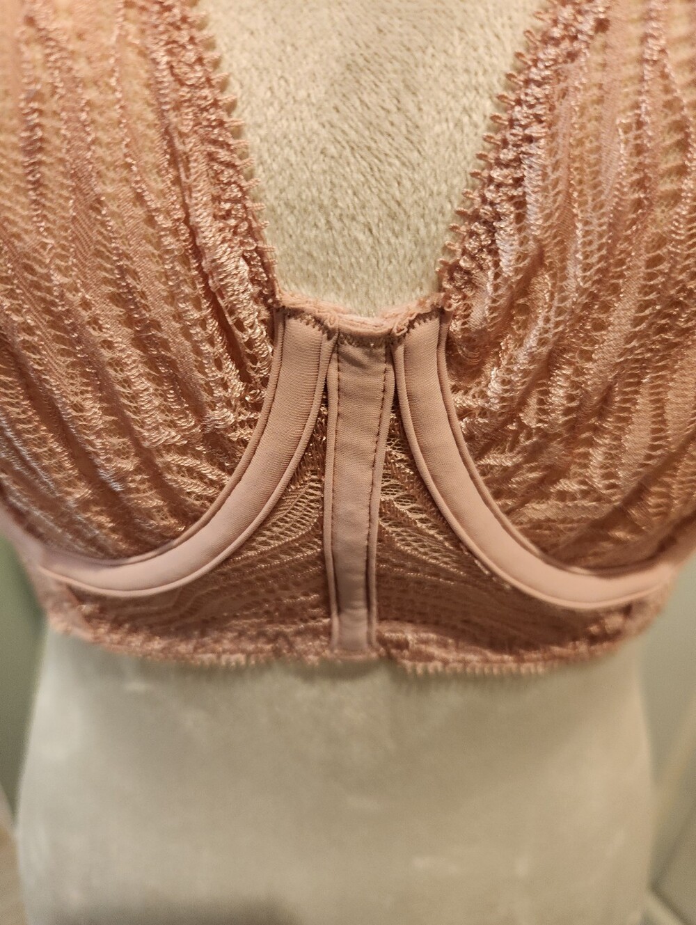 New Victoria's Secret Bra - Picture 5 of 7